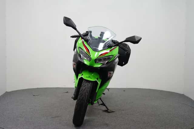 Kawasaki Ninja 400 (2023) thumbnail 3