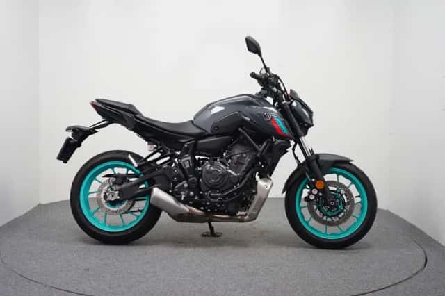 Kawasaki Z750 (2011) thumbnail 2