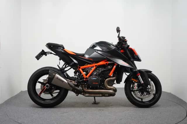 KTM 1290 Super Duke R (2021) thumbnail 1