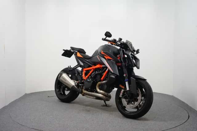 KTM 1390 Super Duke R (2025) thumbnail 2