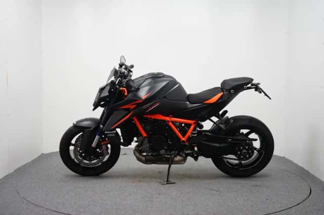 KTM 1390 Super Duke R (2025) thumbnail 5