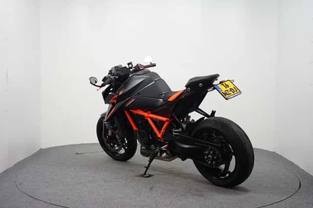KTM 1390 Super Duke R (2025) thumbnail 6