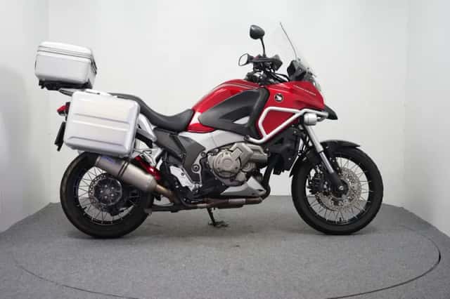 Moto Guzzi V85 TT (2023) thumbnail 6