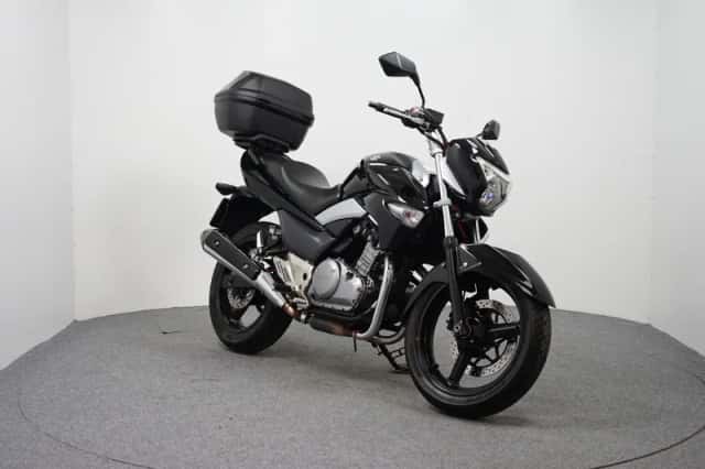 Suzuki GW 250 (2015) thumbnail 2