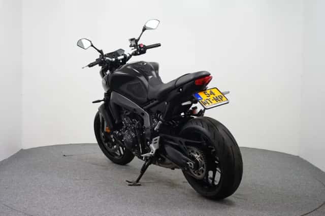 Yamaha MT-09 (2023) thumbnail 6
