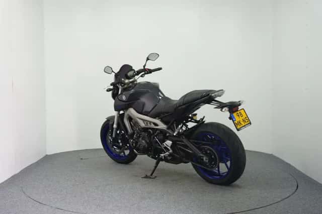 Yamaha MT-09 (2014) thumbnail 6
