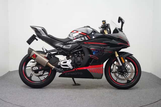 Yamaha YZF-R1 (2010) thumbnail 1