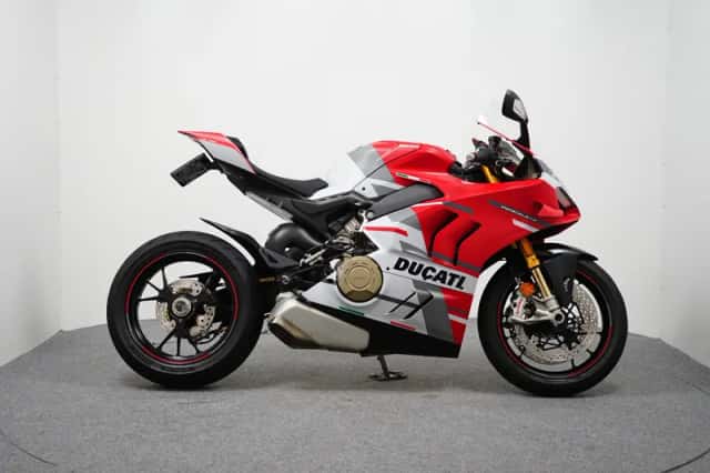 Yamaha YZF-R1 (2010) thumbnail 2