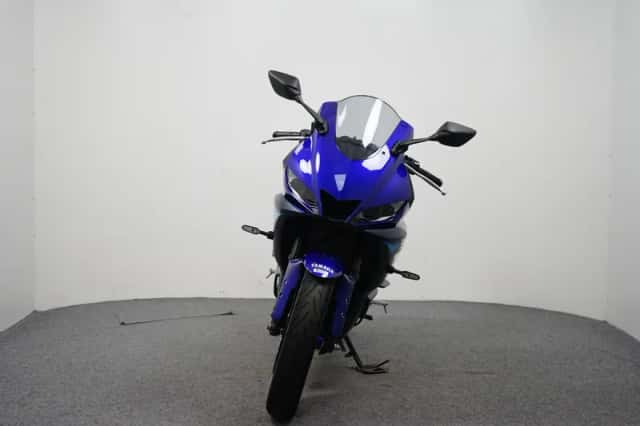 Yamaha YZF-R3 (2024) thumbnail 3