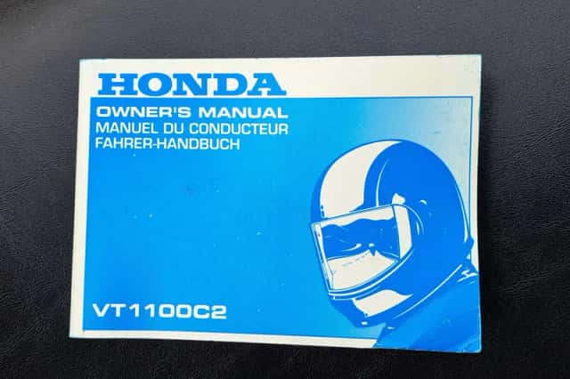 Honda VT 1100 (1995) thumbnail 2