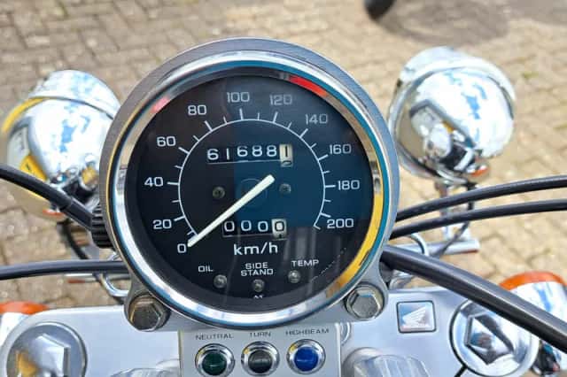 Honda VT 1100 (1995) thumbnail 3