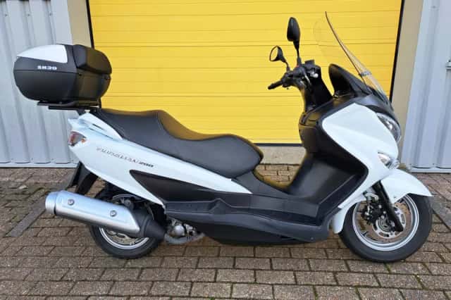 Suzuki UH Burgman (2015) thumbnail 2