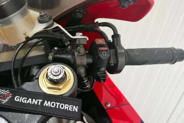 Honda CBR1000RR (2004) thumbnail 5