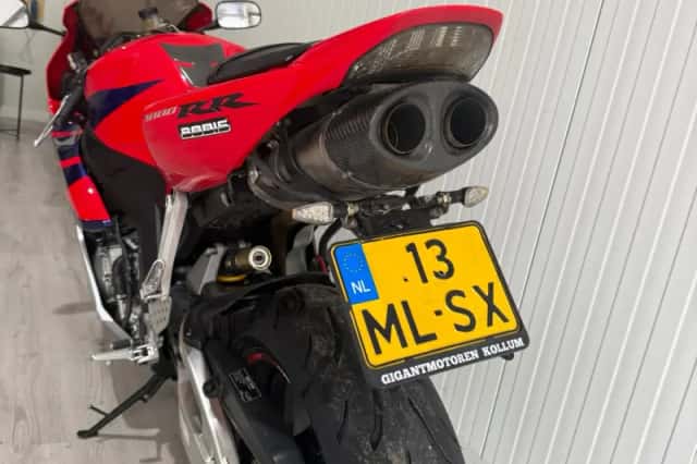 Honda CBR1000RR (2004) thumbnail 6