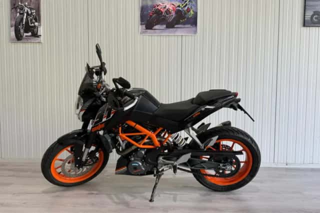 KTM Duke 390 (2016) thumbnail 1