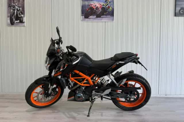 KTM Duke 390 (2016) thumbnail 2