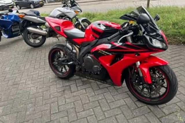 Honda CBR1000RR (2006) thumbnail 1