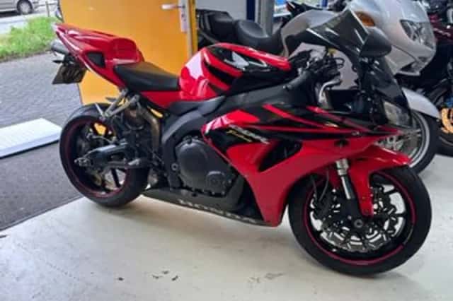 Honda CBR1000RR (2006) thumbnail 1