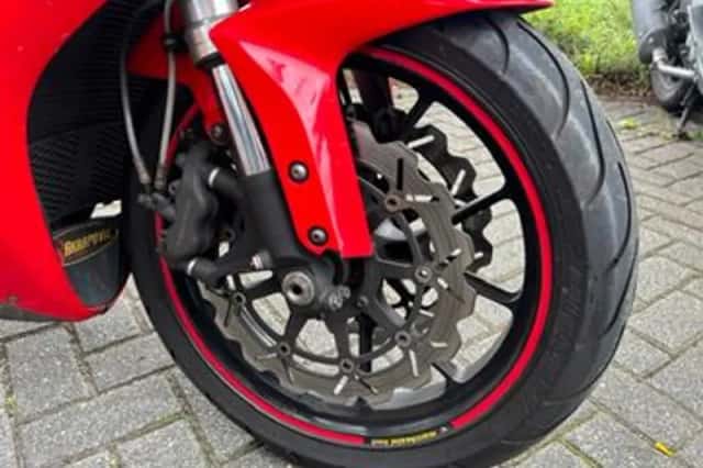 Honda CBR1000RR (2006) thumbnail 6