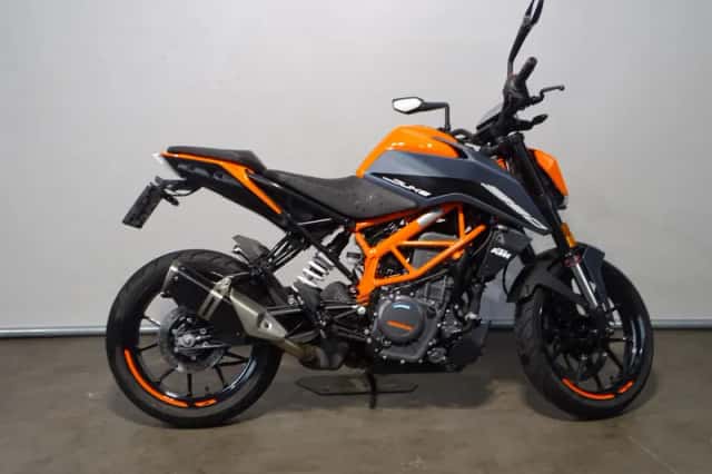KTM 390 Duke (2023) thumbnail 1