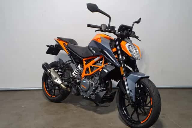 KTM 390 Duke (2023) thumbnail 2