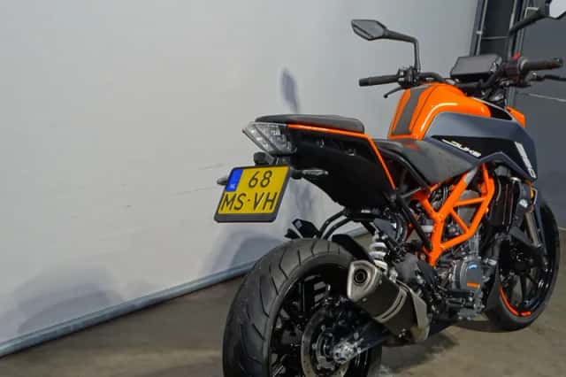 KTM 390 Duke (2023) thumbnail 5