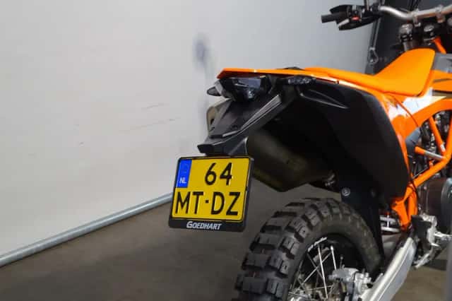 KTM 690 Enduro R (2024) thumbnail 5