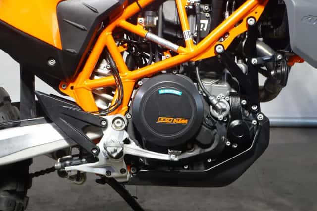 KTM 690 Enduro R (2024) thumbnail 6