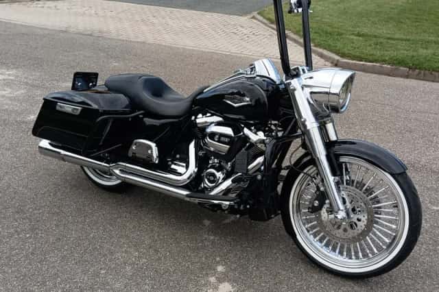 Harley-Davidson Flhr Road King (2017) thumbnail 2