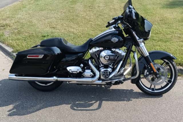 Harley-Davidson Street Glide 103 (2016) thumbnail 1