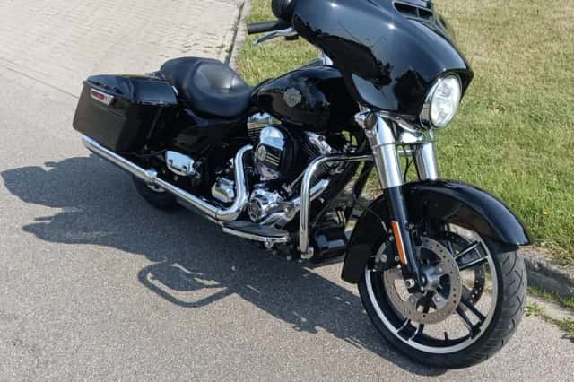 Harley-Davidson Street Glide 103 (2016) thumbnail 2