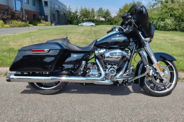 Harley-Davidson Street Glide (2023) thumbnail 1