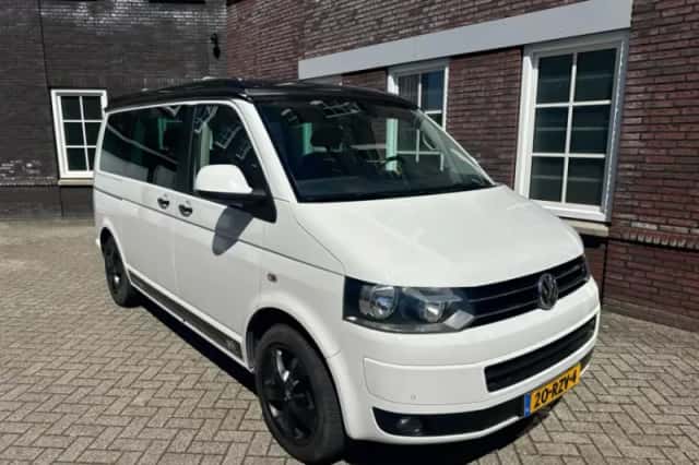 Volkswagen Multivan (2011) thumbnail 1