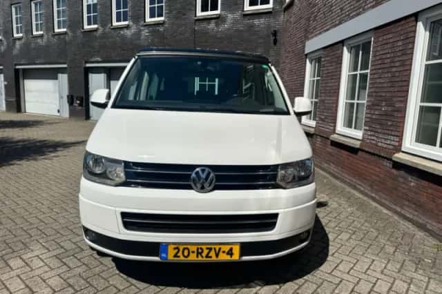 Volkswagen Multivan (2011) thumbnail 4