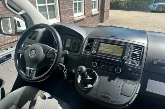 Volkswagen Multivan (2011) thumbnail 6