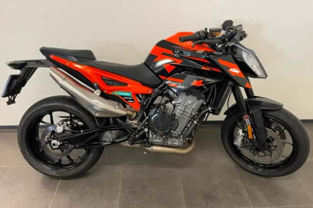 KTM 890 Duke GP (2023) thumbnail 1