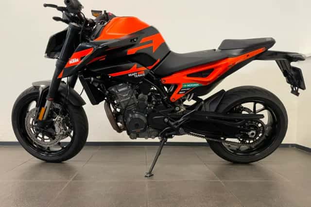 KTM 890 Duke GP (2023) thumbnail 2