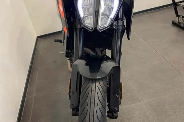 KTM 890 Duke GP (2023) thumbnail 3