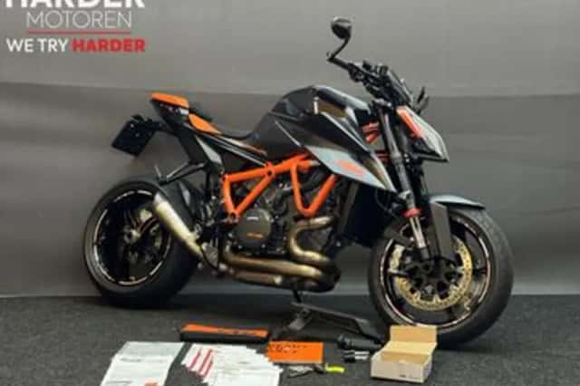 KTM 1290 Super Duke R (2021) thumbnail 1