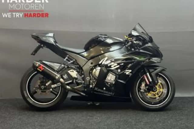 Kawasaki ZX-10R (2016) thumbnail 2