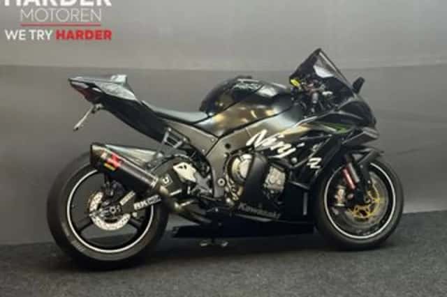 Kawasaki ZX-10R (2016) thumbnail 3