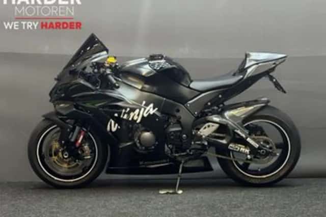 Kawasaki ZX-10R (2016) thumbnail 4