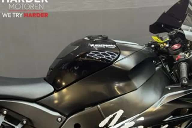 Kawasaki ZX-10R (2016) thumbnail 6