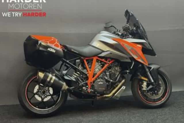 KTM 1290 Super Duke (2016) thumbnail 3