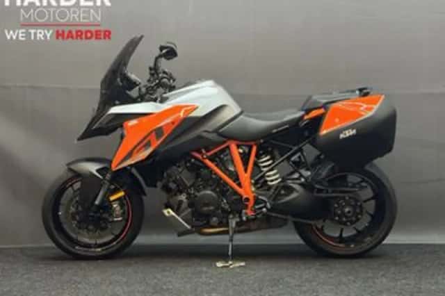 KTM 1290 Super Duke (2016) thumbnail 5
