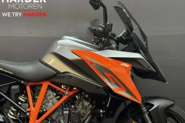 KTM 1290 Super Duke (2016) thumbnail 6