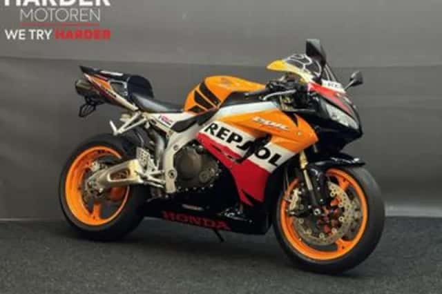 Honda CBR 1000 RR Fireblade (2007) thumbnail 1