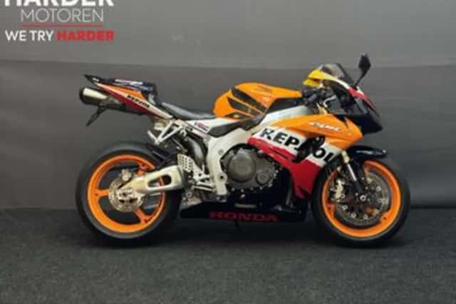 Honda CBR 1000 RR Fireblade (2007) thumbnail 2