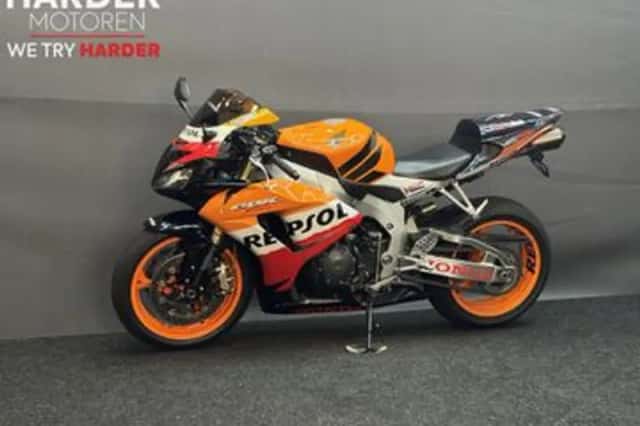 Honda CBR 1000 RR Fireblade (2007) thumbnail 4