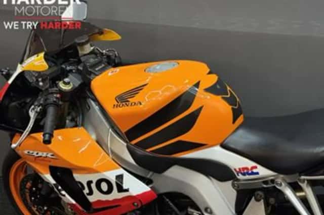 Honda CBR 1000 RR Fireblade (2007) thumbnail 5